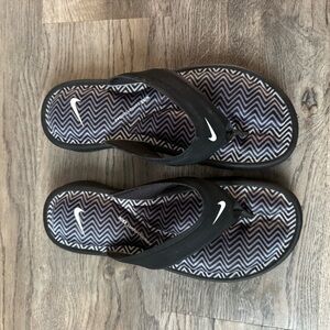 Nike  Ultra Comfort Flip Flops Black/White Size 7